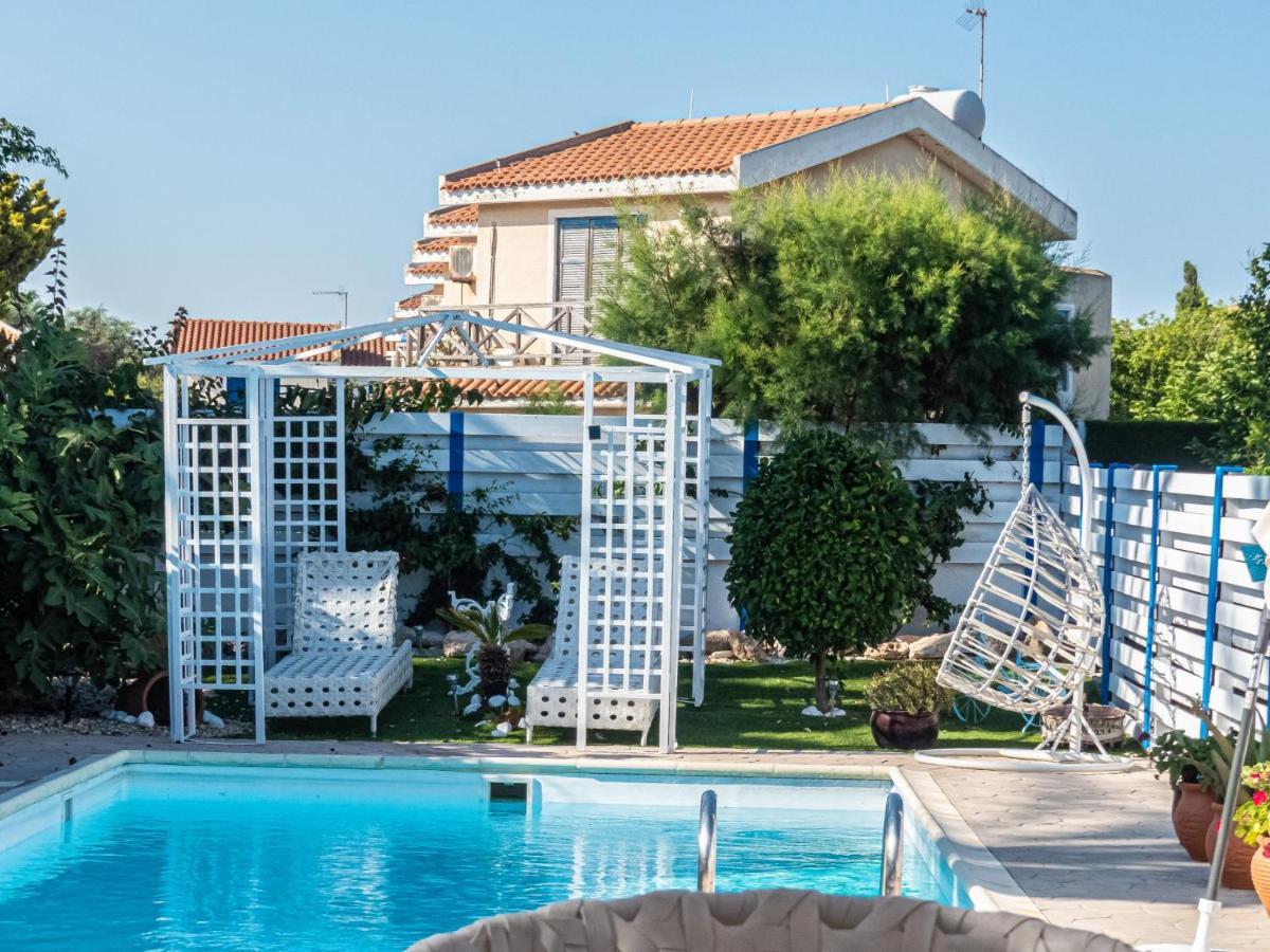 לרנקה Greek Island Style 2 Bedroom Villa With Pool Next To The Sea מראה חיצוני תמונה