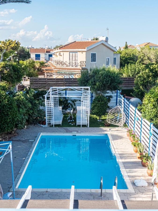 לרנקה Greek Island Style 2 Bedroom Villa With Pool Next To The Sea מראה חיצוני תמונה