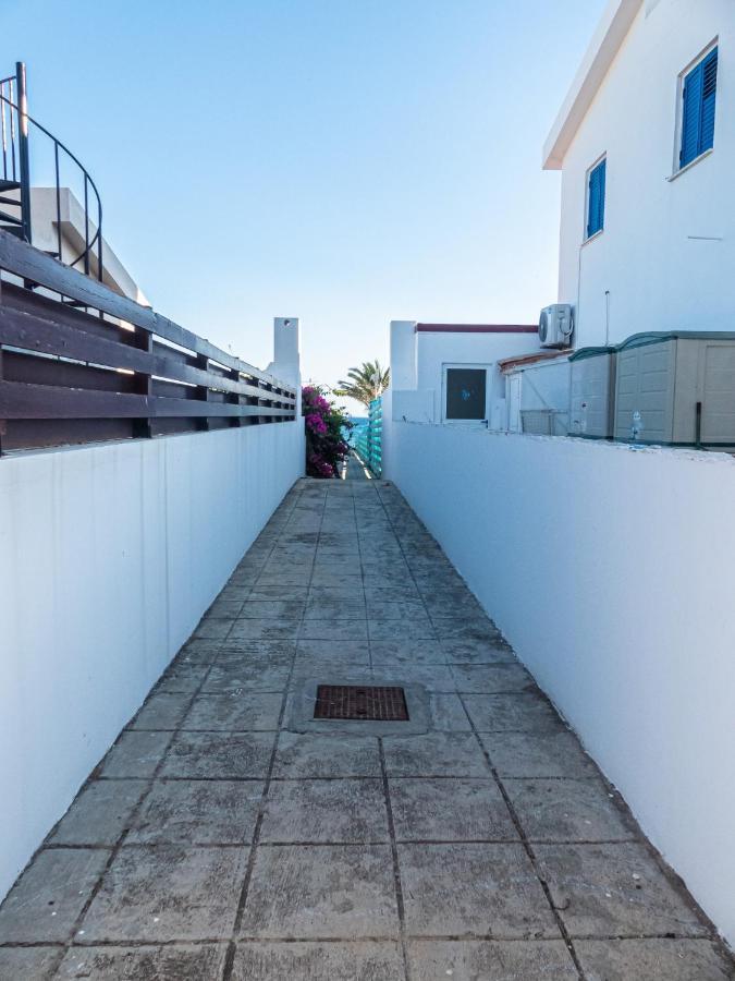 לרנקה Greek Island Style 2 Bedroom Villa With Pool Next To The Sea מראה חיצוני תמונה