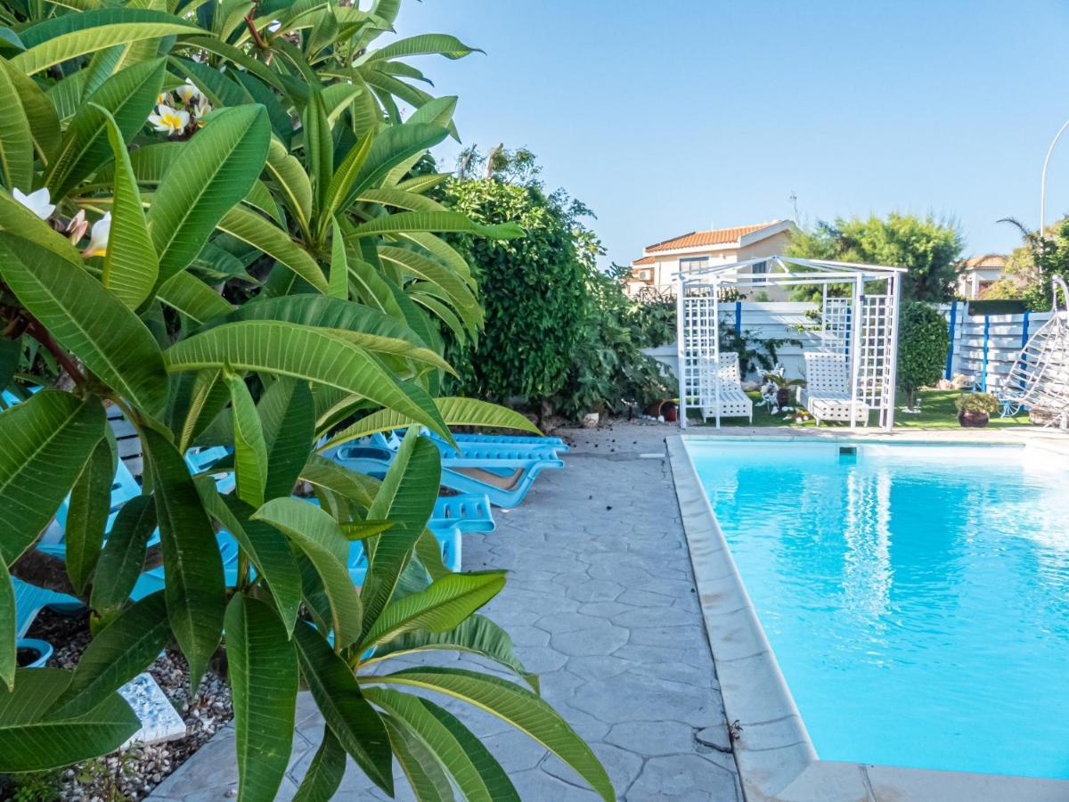 לרנקה Greek Island Style 2 Bedroom Villa With Pool Next To The Sea מראה חיצוני תמונה