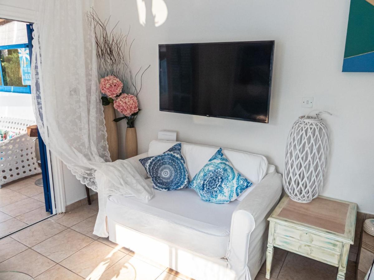 לרנקה Greek Island Style 2 Bedroom Villa With Pool Next To The Sea מראה חיצוני תמונה