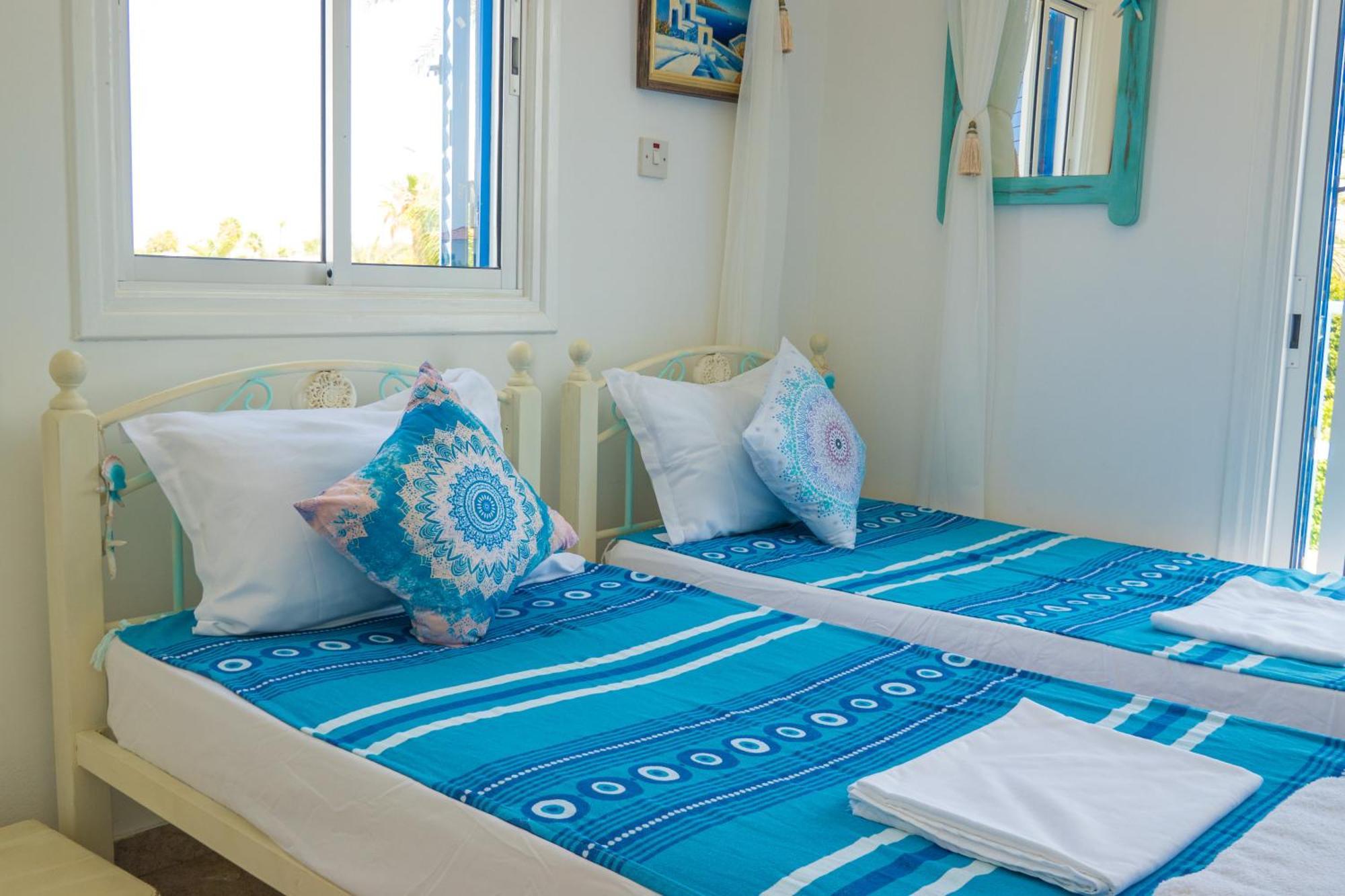 לרנקה Greek Island Style 2 Bedroom Villa With Pool Next To The Sea מראה חיצוני תמונה